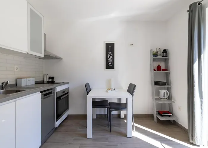 With A Parking Space Hvar - 22023 赫瓦尔