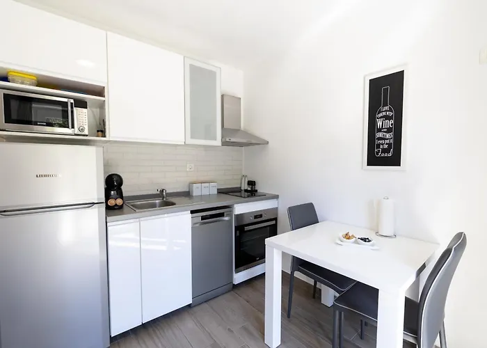 With A Parking Space Hvar - 22023 赫瓦尔