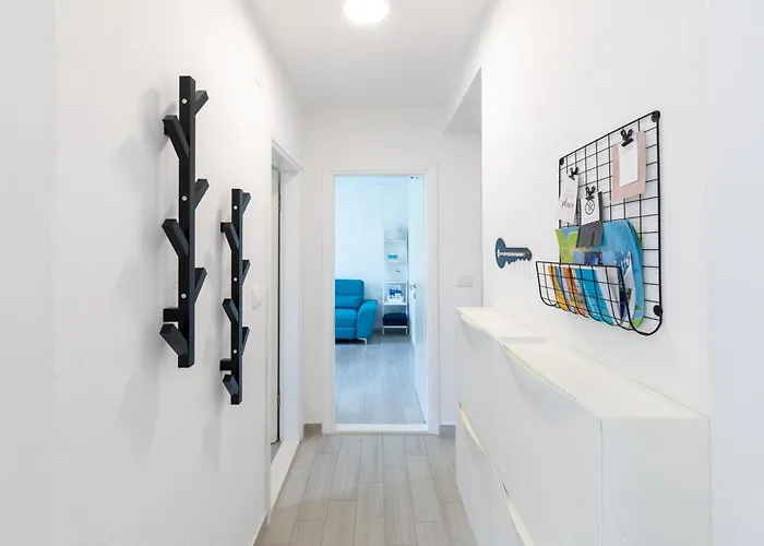 Apartment With A Parking Space Hvar - 22023 *