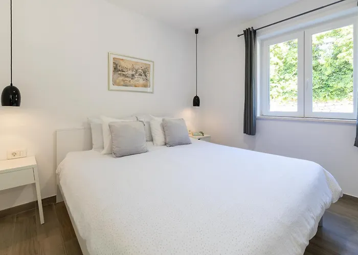 With A Parking Space Hvar - 22023